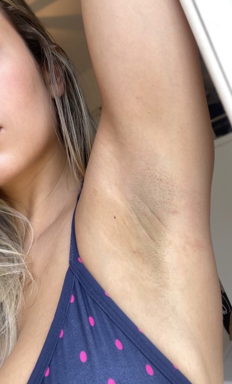Foto di nudo di fuga di OnlyFans di Louise