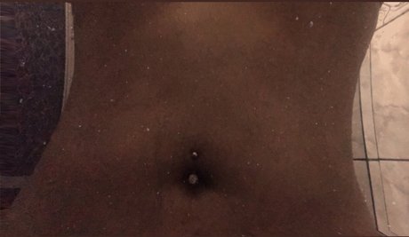 Foto di nudo di fuga di OnlyFans di Lola