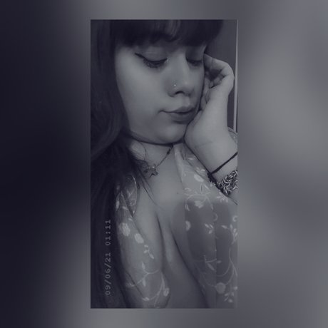 Foto di nudo di fuga di OnlyFans di Looolii