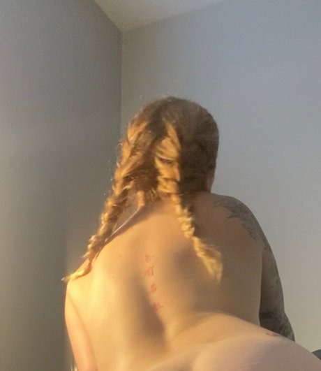 Foto di nudo di fuga di OnlyFans di Lolo