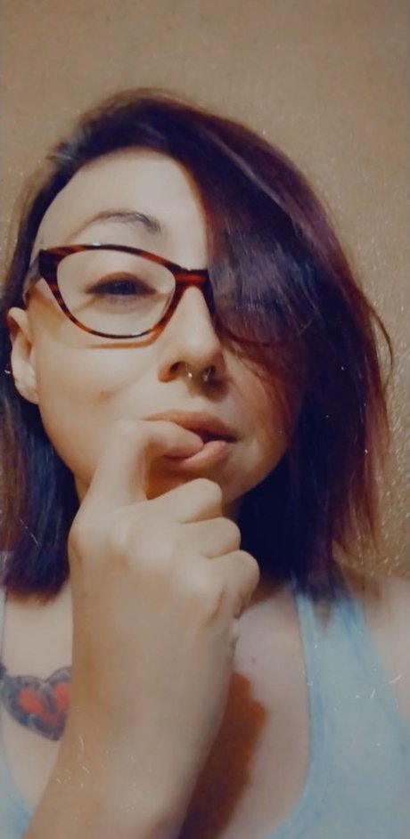 Foto di nudo di fuga di OnlyFans di Lola Kat