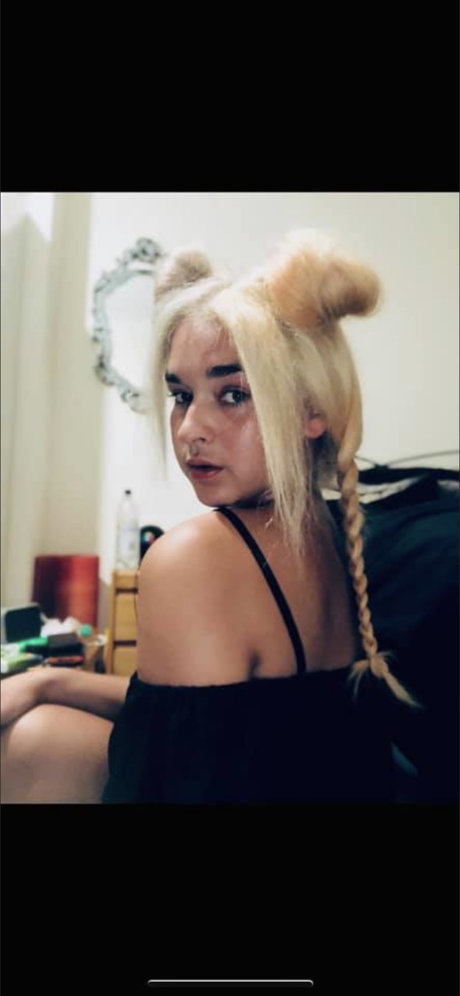 Foto di nudo di fuga di OnlyFans di Lola