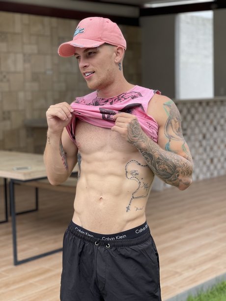 Foto di nudo di fuga di OnlyFans di 