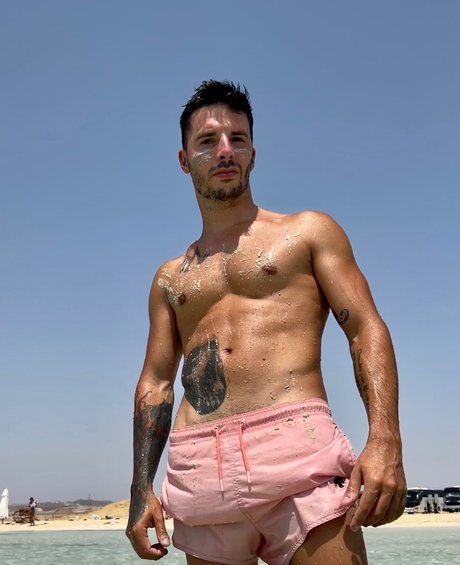 Foto di nudo di fuga di OnlyFans di Logan