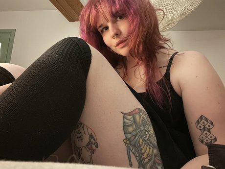 Foto di nudo di fuga di OnlyFans di Lizzinked