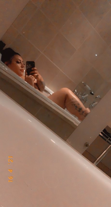 Foto di nudo di fuga di OnlyFans di Lizaa Blue