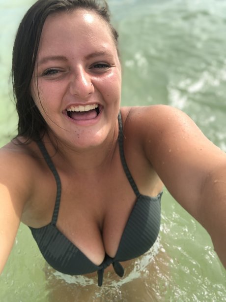 Foto di nudo di fuga di OnlyFans di Olivia Hoefling