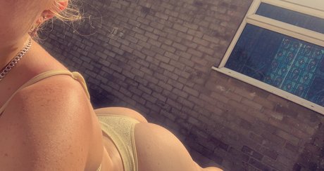 Foto di nudo di fuga di OnlyFans di Liv Ellis