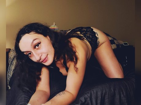 Foto di nudo di fuga di OnlyFans di Lovely Luna 