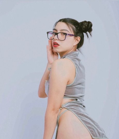 Foto di nudo di fuga di OnlyFans di Little