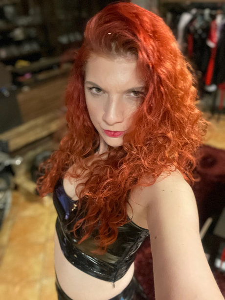 Foto di nudo di fuga di OnlyFans di Madam Monita