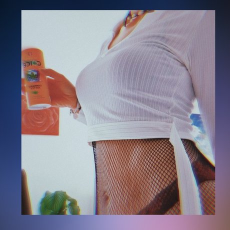 Foto di nudo di fuga di OnlyFans di N