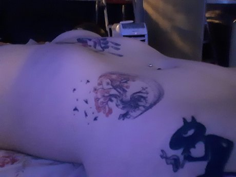Foto di nudo di fuga di OnlyFans di Mari