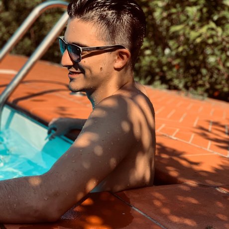 Foto di nudo di fuga di OnlyFans di Merk