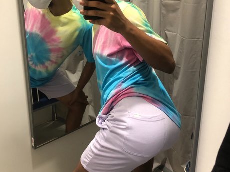 Foto di nudo di fuga di OnlyFans di Yan Loroza