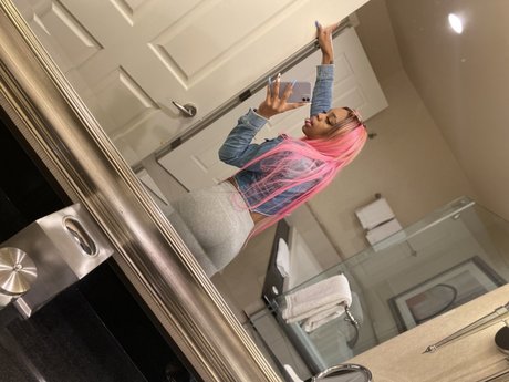 Foto di nudo di fuga di OnlyFans di Ladyyy