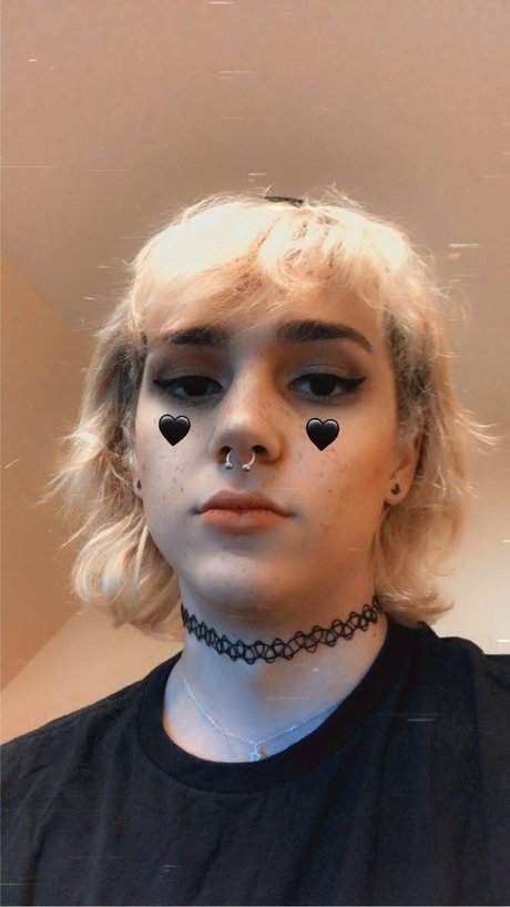 Foto di nudo di fuga di OnlyFans di Luna Lynn