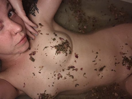 Foto di nudo di fuga di OnlyFans di Lunafoxx