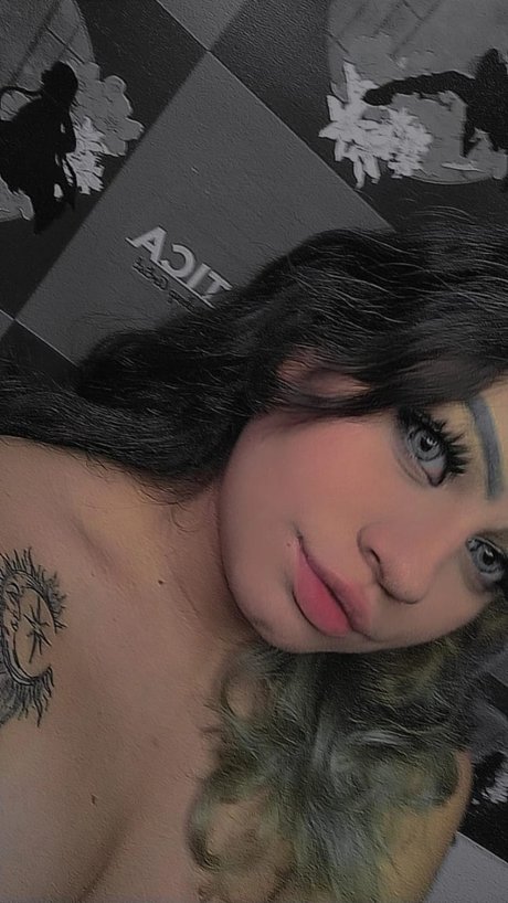 Foto di nudo di fuga di OnlyFans di Luna