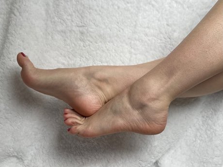  Lunas Feet 