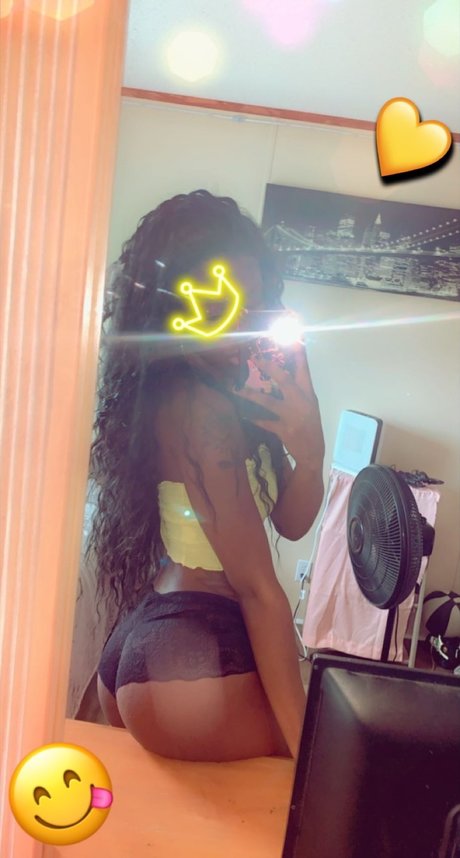 Foto di nudo di fuga di OnlyFans di Myadior