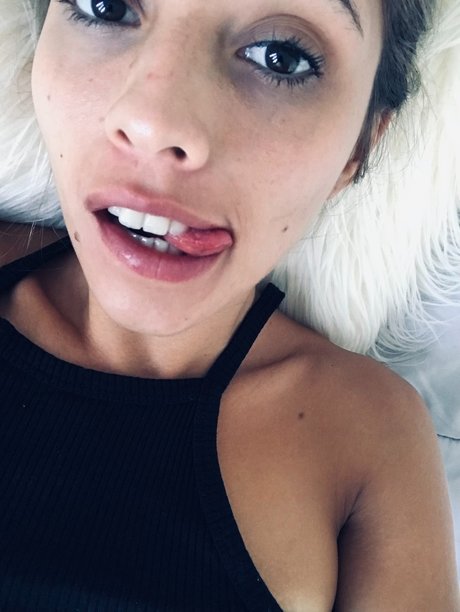 Foto di nudo di fuga di OnlyFans di Luji
