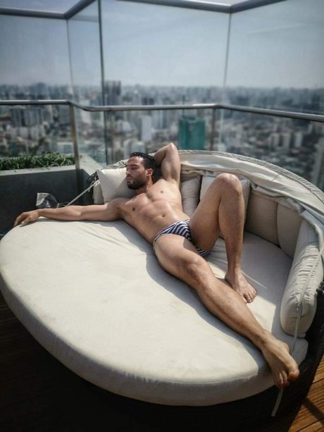 Foto di nudo di fuga di OnlyFans di Luis Luces