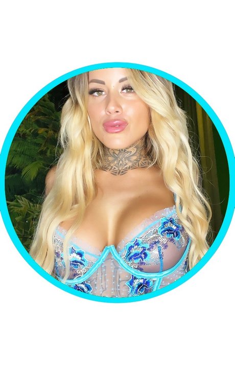Foto di nudo di fuga di OnlyFans di Lucy