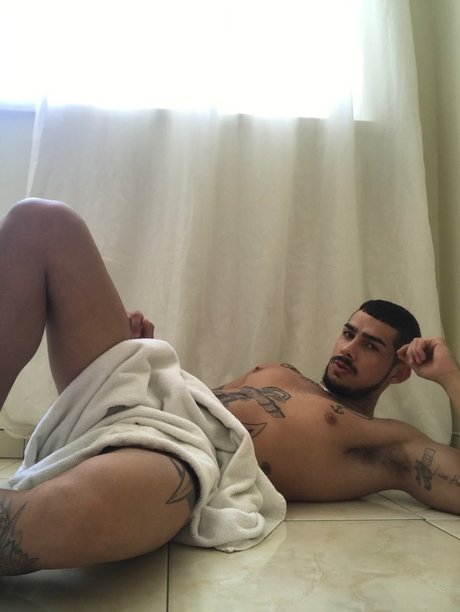 Foto di nudo di fuga di OnlyFans di Luciano Queiroz