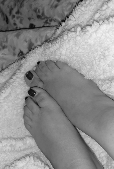 Foto di nudo di fuga di OnlyFans di Lucia Grey Barefoot