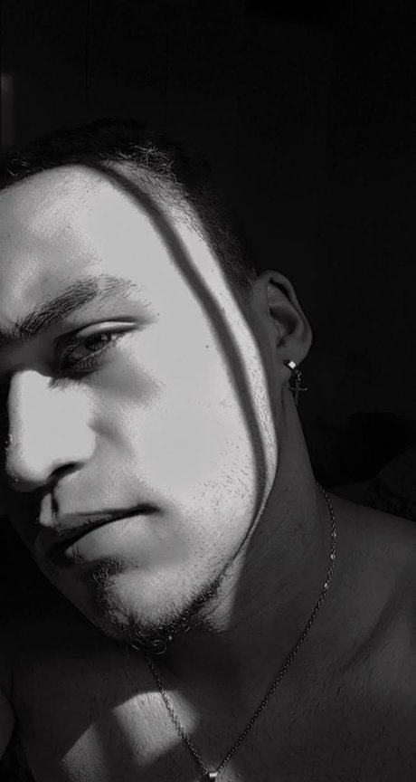 Foto di nudo di fuga di OnlyFans di Lucas Lopez