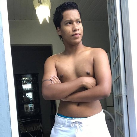 Foto di nudo di fuga di OnlyFans di Victor