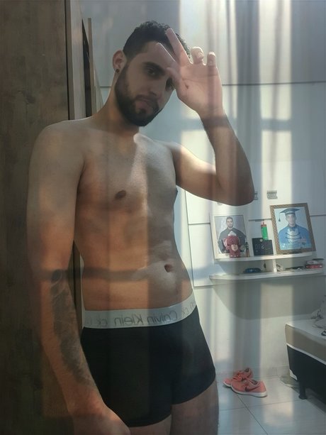 Foto di nudo di fuga di OnlyFans di Lucas Arajo