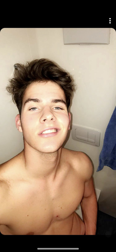 Foto di nudo di fuga di OnlyFans di Luca