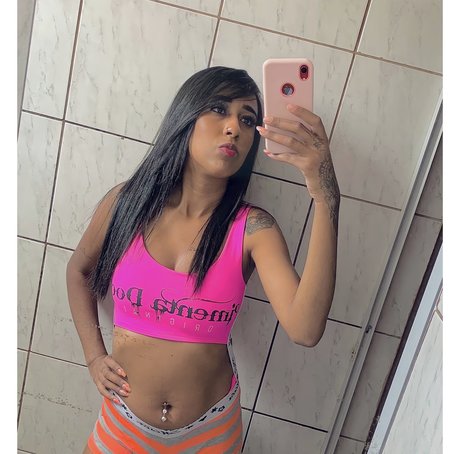 Foto di nudo di fuga di OnlyFans di Luana Salinda