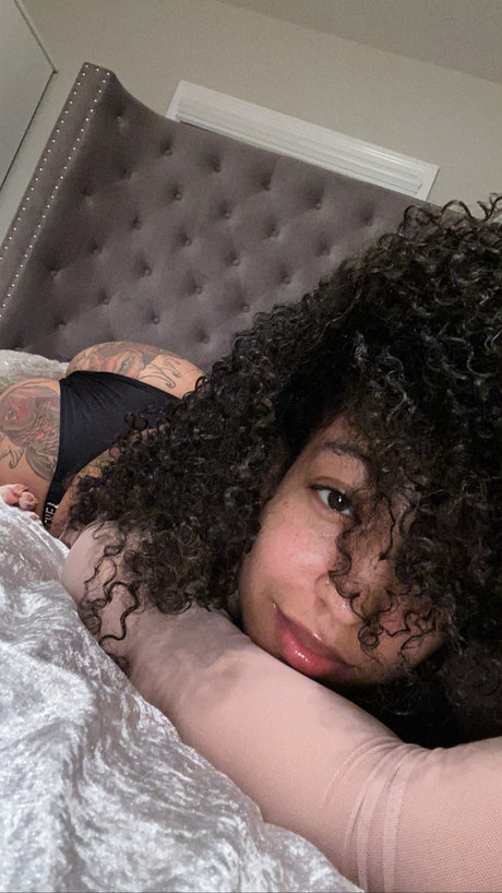 Foto di nudo di fuga di OnlyFans di Own Me