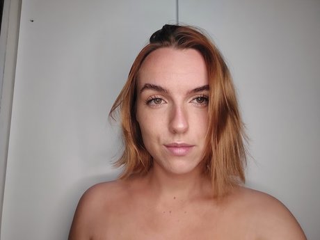 Foto di nudo di fuga di OnlyFans di Marina
