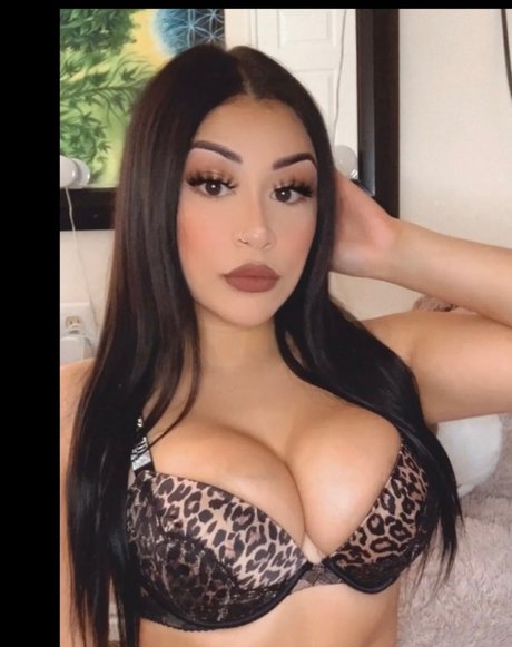 Foto di nudo di fuga di OnlyFans di Mari Medina