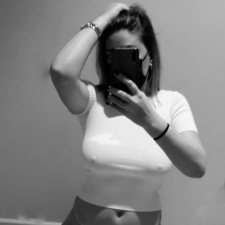 Foto di nudo di fuga di OnlyFans di Maria Sauvage
