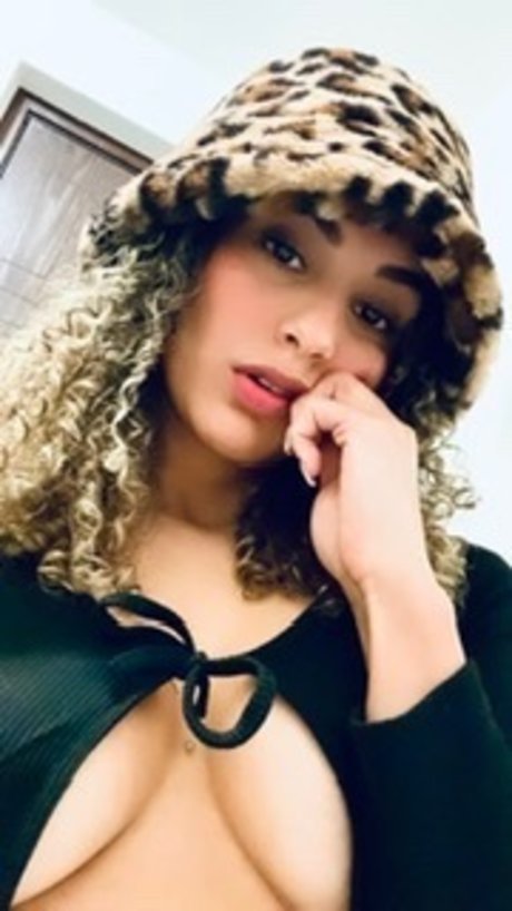 Foto di nudo di fuga di OnlyFans di Mariana Roldan