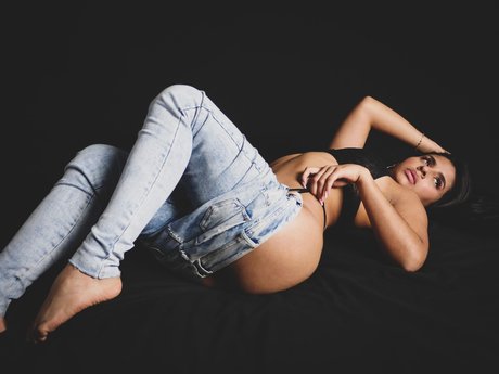 Foto di nudo di fuga di OnlyFans di Maria Angel Lovato