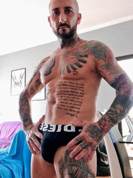 Foto di nudo di fuga di OnlyFans di Marco Baral