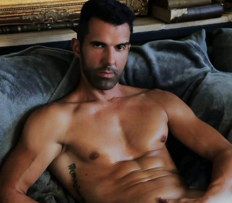 Foto di nudo di fuga di OnlyFans di Marco Bull