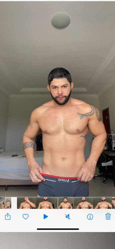 Foto di nudo di fuga di OnlyFans di Marcio Ruy Barbosa