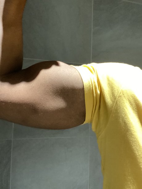 Foto di nudo di fuga di OnlyFans di Manning Lane