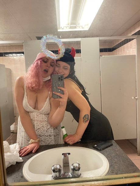 Foto di nudo di fuga di OnlyFans di Manic Pixies