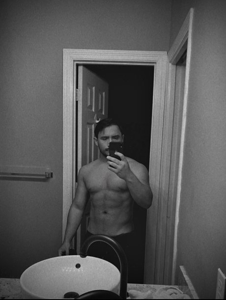 Foto di nudo di fuga di OnlyFans di Mango  