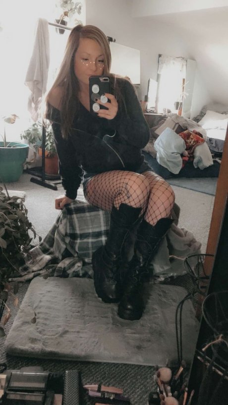 Foto di nudo di fuga di OnlyFans di Mander