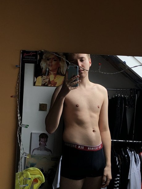 Foto di nudo di fuga di OnlyFans di G 