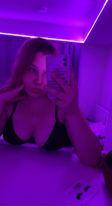 Foto di nudo di fuga di OnlyFans di Mimu